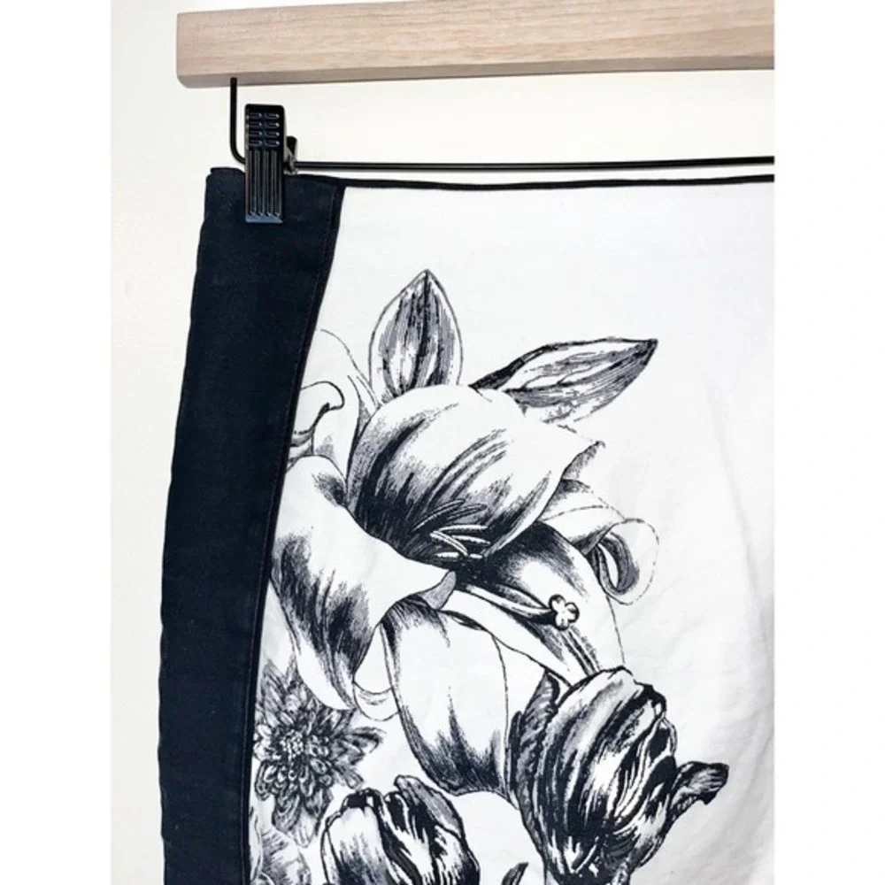White House Black Market Black and White Floral Pencil Skirt